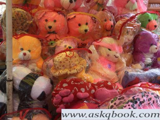 sadar bazar teddy bear market